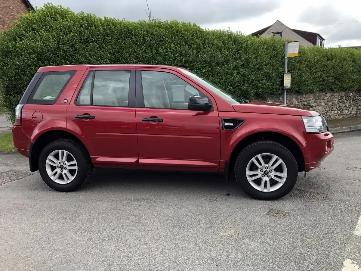 Used Land Rover Freelander 2 187 HP (137 kW) 2013 Red SUV