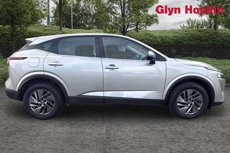 Used Nissan Qashqai Acenta Premium 140 HP (102 kW) 2023 Silver SUV