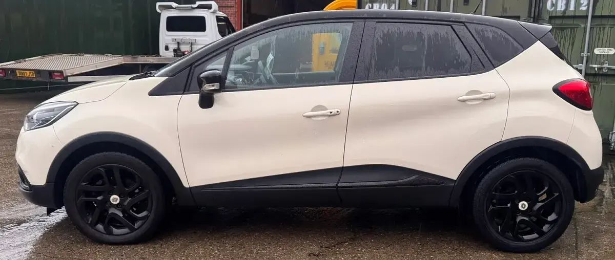 Used Renault Captur Dynamique 90 HP (66 kW) 2013 Cream SUV