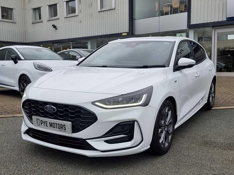 Używany Ford Focus ST-Line 2024 Biały Hatchback