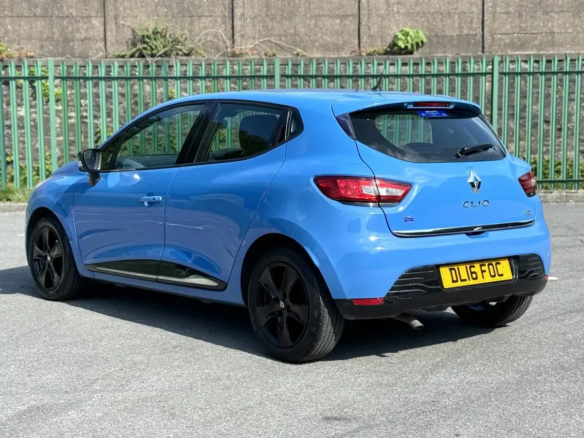 Used Renault Clio Dynamique 90 HP (66 kW) 2016 Blue Hatchback
