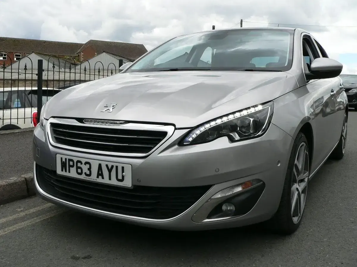 Gebraucht Peugeot 308 Allure 2013 Grau Kleinwagen