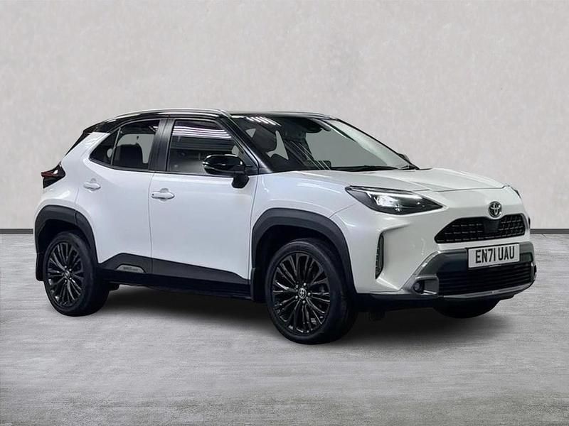 Used Toyota Yaris Hybrid 116 HP (85 kW) 2021 White SUV