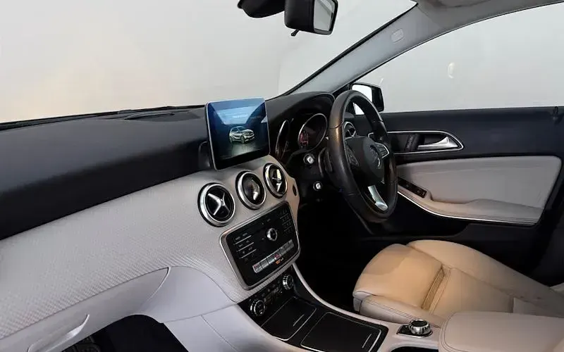 Used Mercedes A180 Executive 109 HP (80 kW) 2017 Black Hatchback
