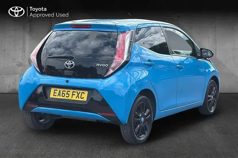 Used Toyota Aygo X-cite 68 HP (50 kW) 2015 Cyan splash Hatchback