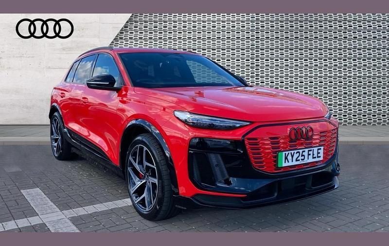 Begagnad Audi Q6 e-tron Advanced 285 kW (388 HK) 2025 Röd SUV