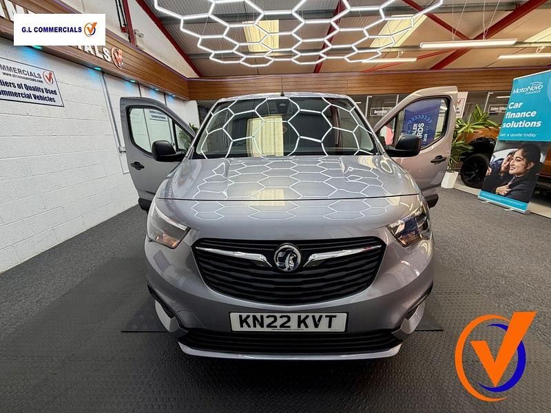 Used Vauxhall Combo 100 HP (73 kW) 2022 Grey MPV