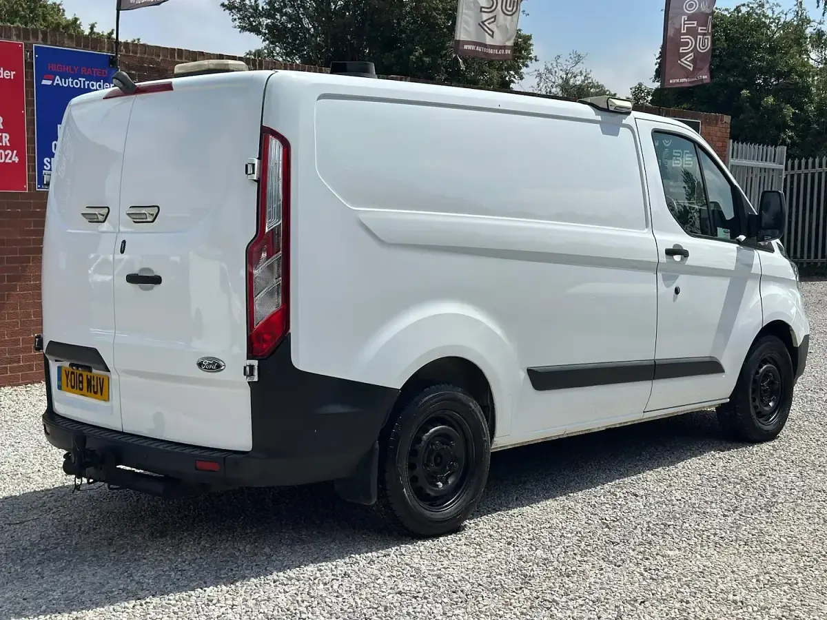 Used Ford Transit Custom 105 HP (77 kW) 2018 White Van