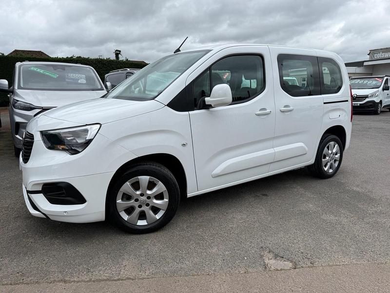 Used Vauxhall Combo S 100 HP (73 kW) 2020 White MPV