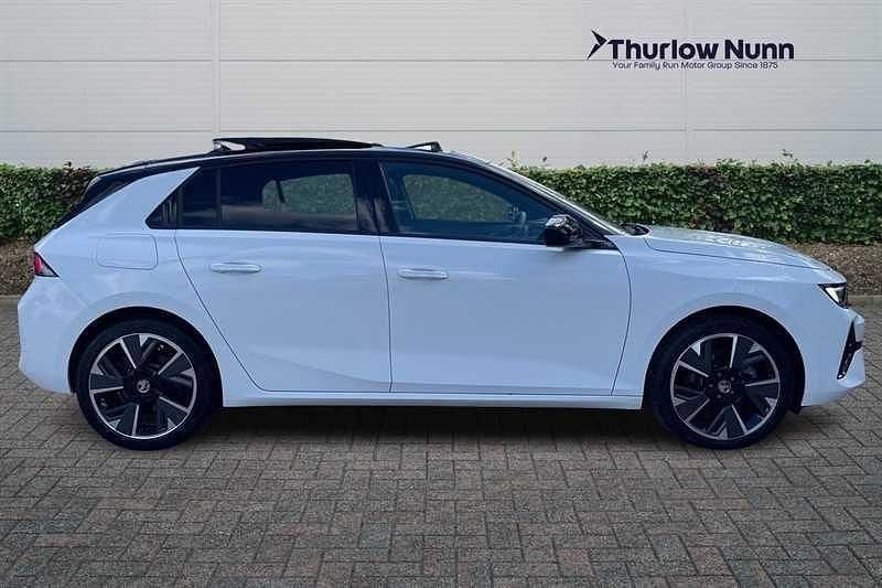 Second-hand Vauxhall Astra Ultimate 114 kW (156 CP) 2024 Alb Hatchback