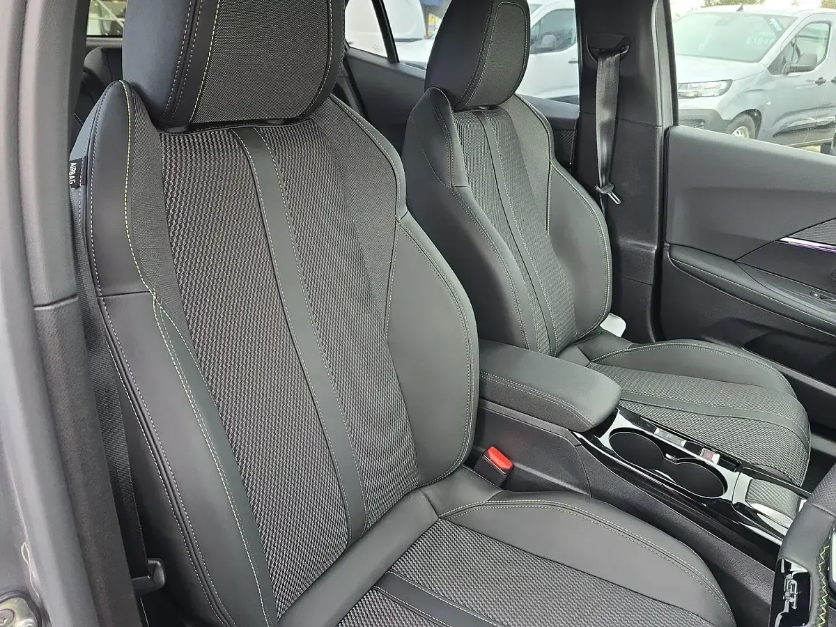 Nowe Peugeot 2008 GTi 114 kW (156 KM) 2025 Szary SUV