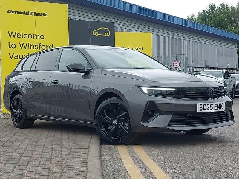 Two coat metallic vulcan grey New 2025 Vauxhall Astra Estate | £23,998 (Fair price) - Image 1/4