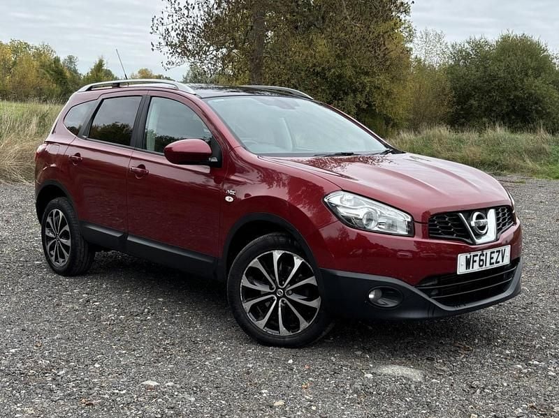 Red Used 2011 Nissan Qashqai +2 N-TEC SUV | £4,990 (Fair price) - Image 1/4