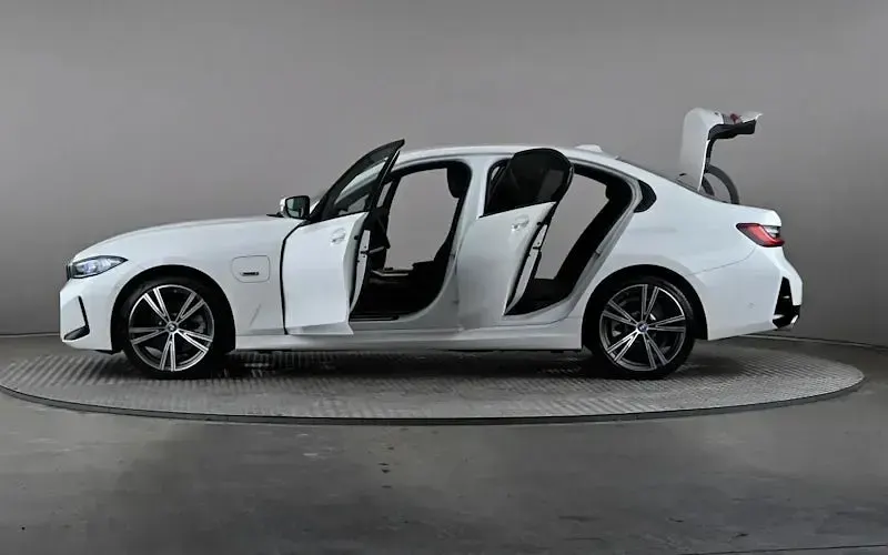Used BMW 330e M Sport 292 HP (214 kW) 2023 White Sedan