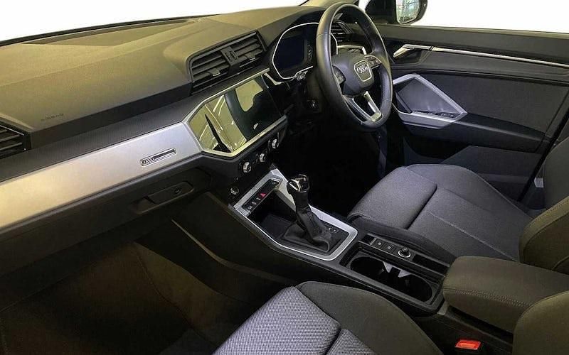 Used 2025 Audi Q3 Sport SUV | £25,900 (Good price) - Image 1/4