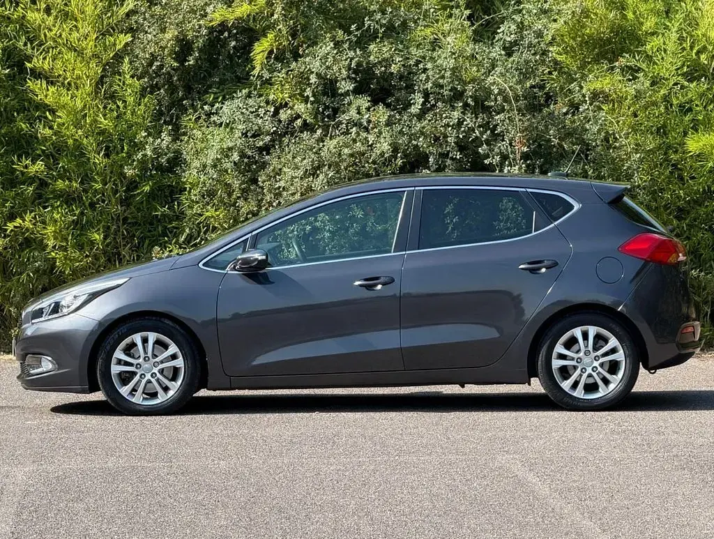 Used Kia Ceed 126 HP (92 kW) 2013 Silver Hatchback
