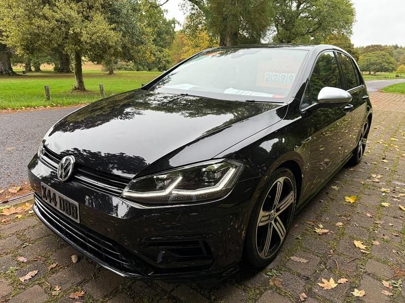 Begagnad VW Golf VII R 300 HK (220 kW) 2020 Svart Halvkombi