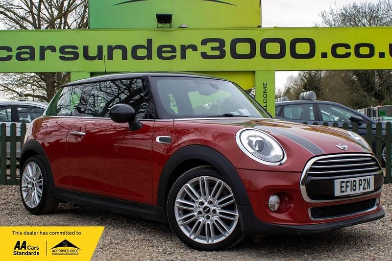Begagnad Mini Cooper Hatch 136 HK (100 kW) 2018 Röd Halvkombi