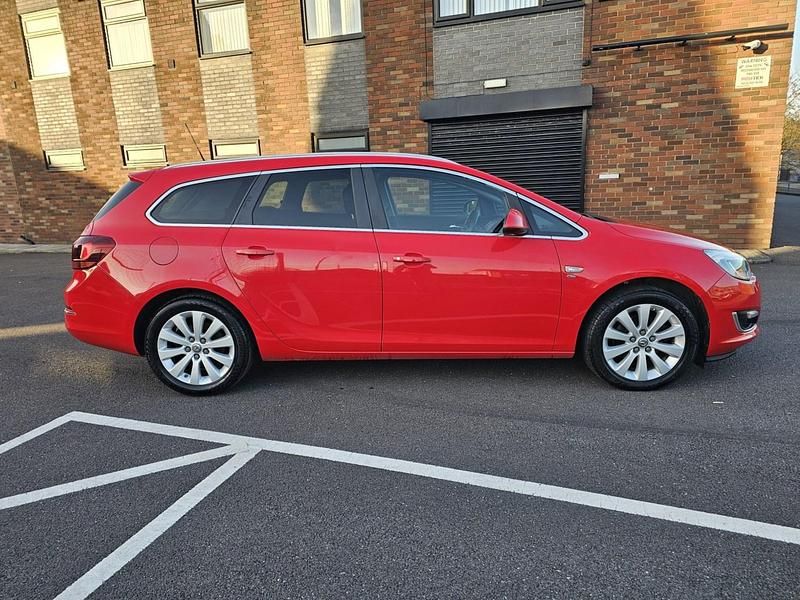 Usado Vauxhall Astra Elite 2014 Rojo Familiar