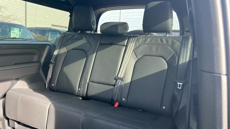 Used Land Rover Defender HSE Dynamic 350 HP (257 kW) 2025 Black SUV