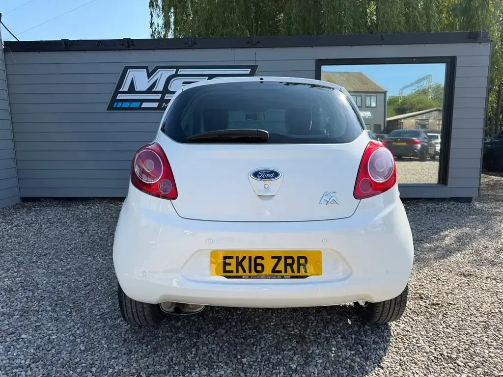 Used Ford Ka Zetec 69 HP (50 kW) 2016 White Hatchback