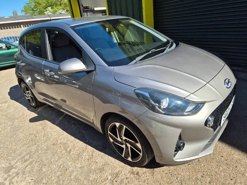 Used Hyundai i10 Premium 67 HP (49 kW) 2021 Bronze Hatchback