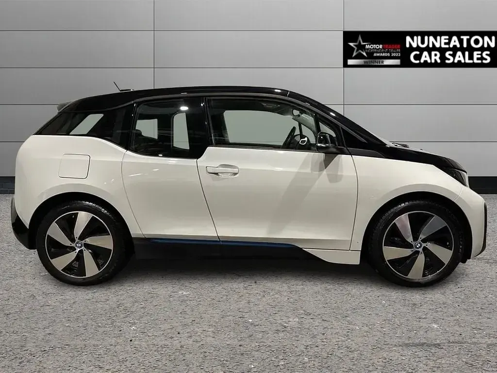 Używany BMW i3 Comfort Edition 125 kW (170 KM) 2022 Biały Hatchback