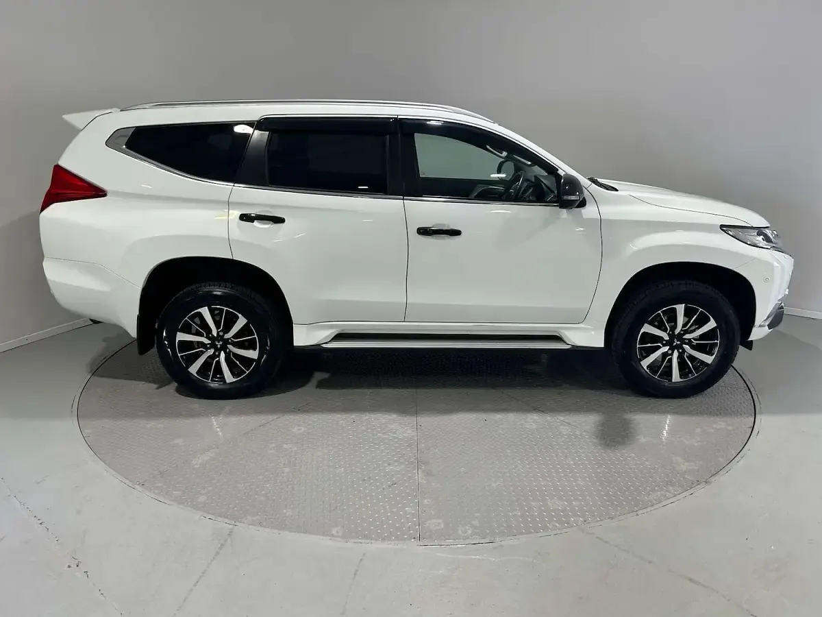 Used Mitsubishi Shogun 2021 White SUV