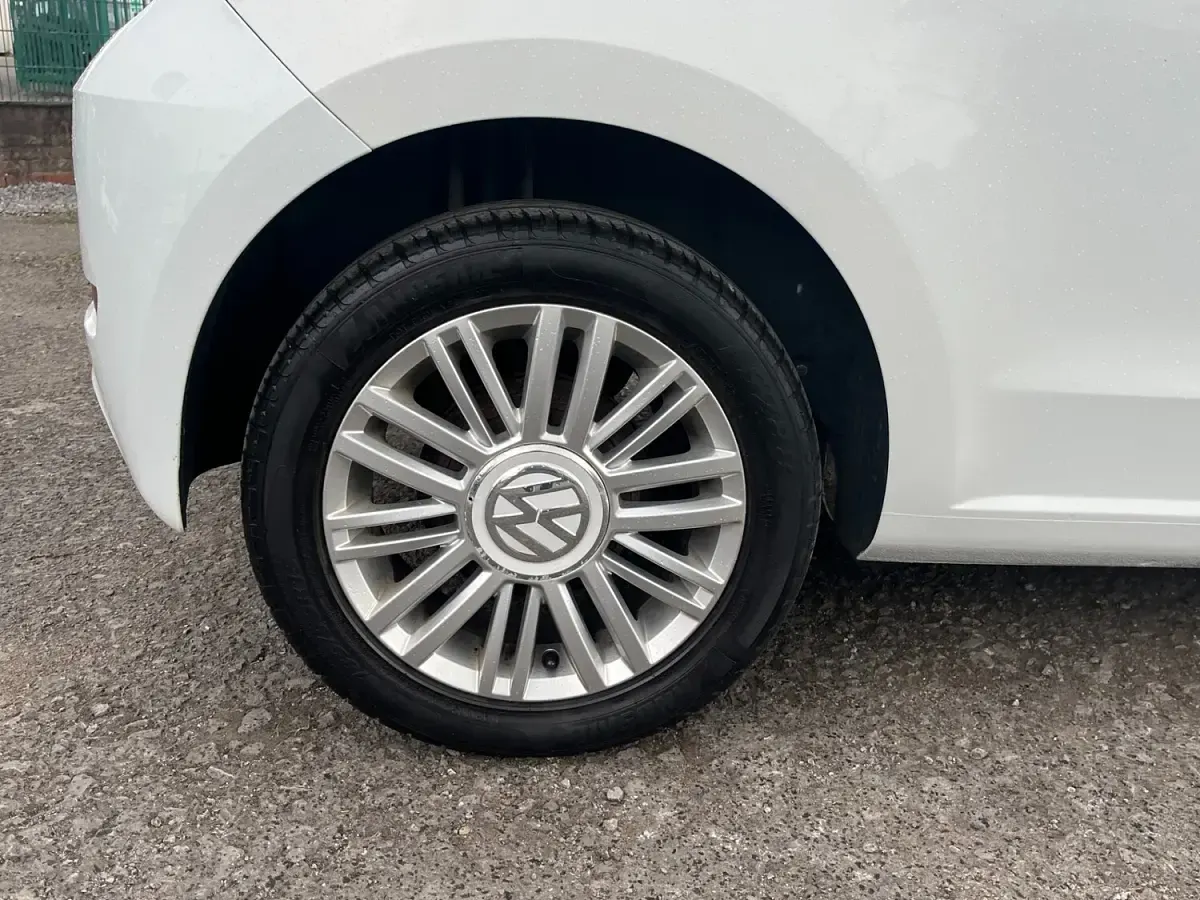 Used VW up! move up! 60 HP (44 kW) 2018 White Hatchback