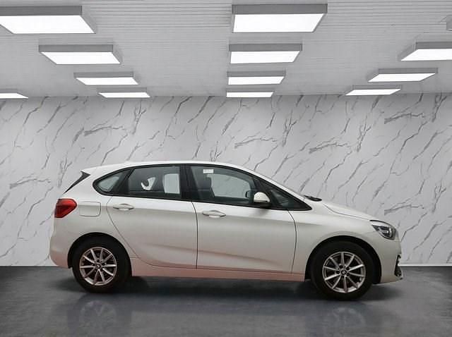Begagnad BMW 220 Advantage 192 HK (141 kW) 2018 Vit Minibuss