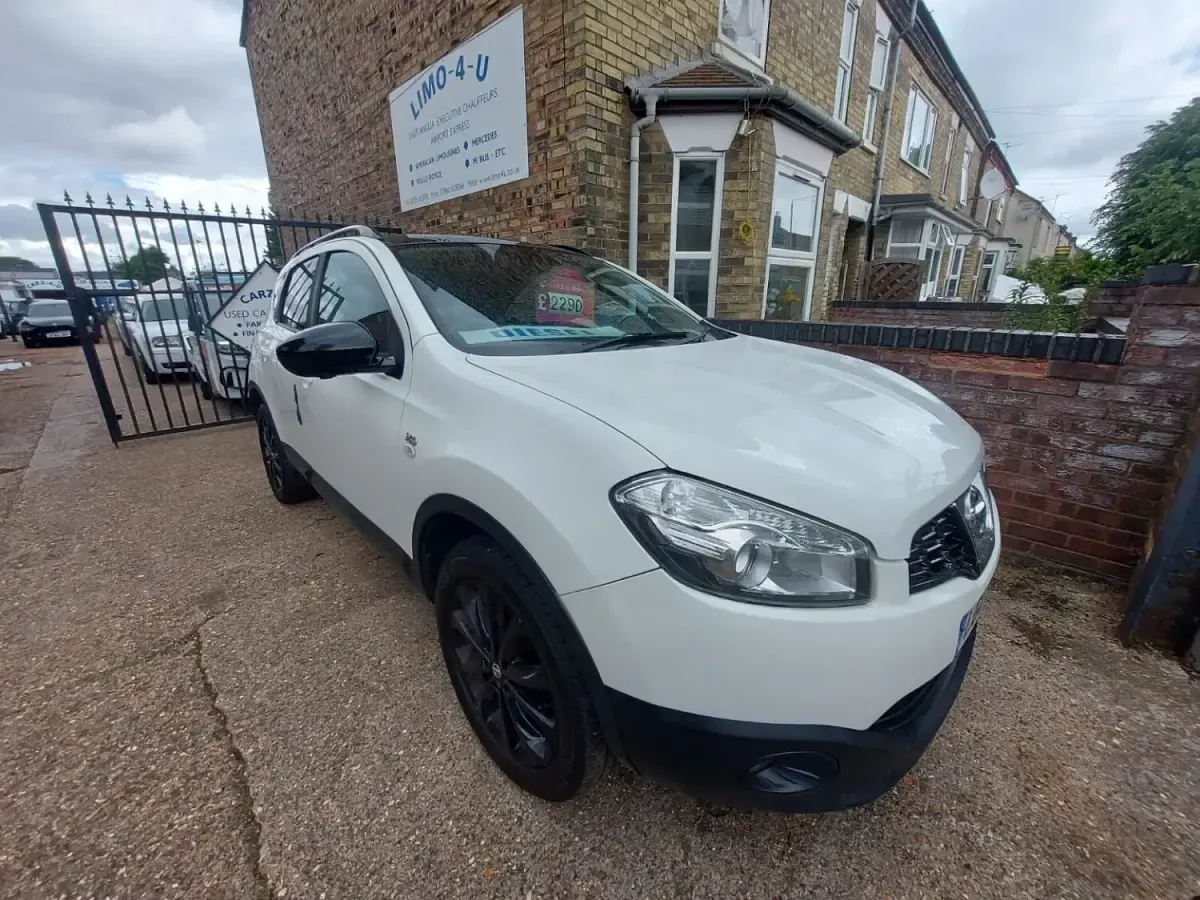 Used Nissan Qashqai 360º 110 HP (80 kW) 2013 White SUV