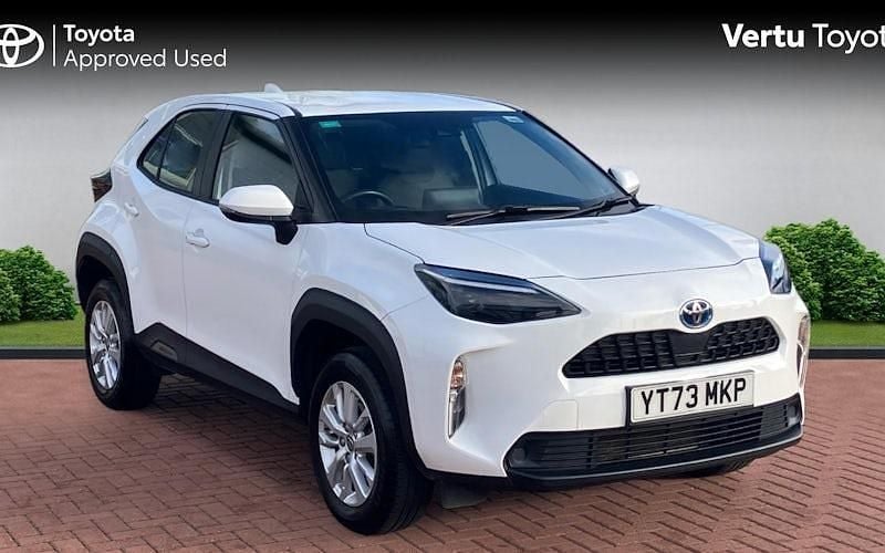 Used 2025 Toyota Yaris Hybrid Estate | £20,744 (Super price) - Image 1/4