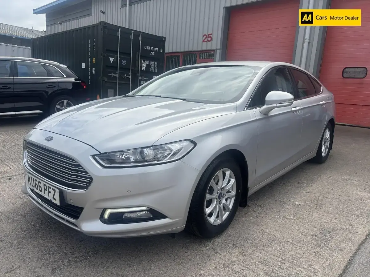 Used Ford Mondeo Titanium 150 HP (110 kW) 2016 Silver Hatchback