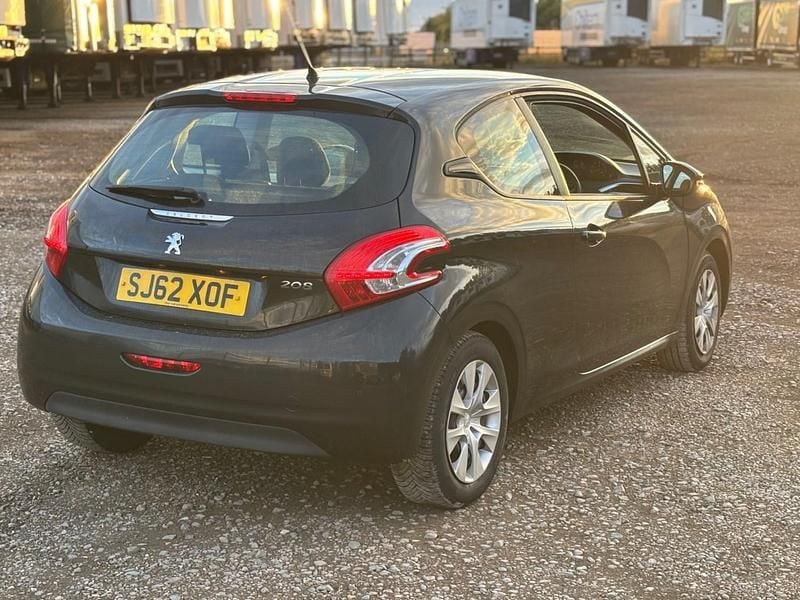 Used Peugeot 208 Access 82 HP (60 kW) 2012 Black Hatchback