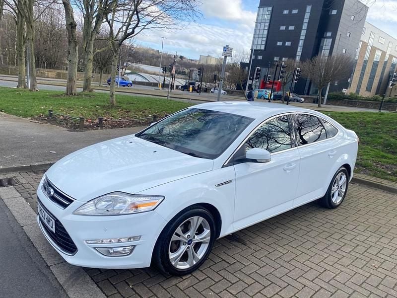 Used Ford Mondeo Business Edition 2013 White Hatchback