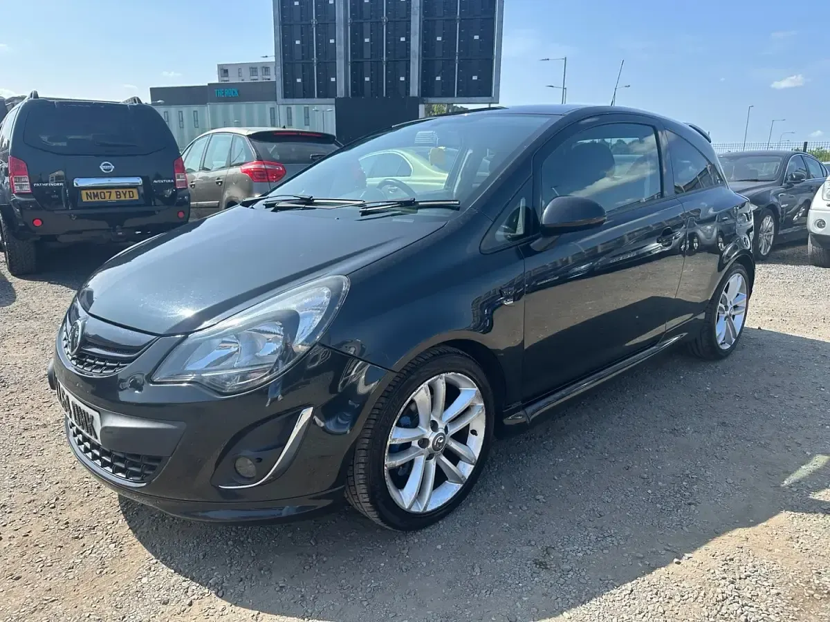 Usado Vauxhall Corsa Edition 100 HP (73 kW) 2014 Preto Citadino