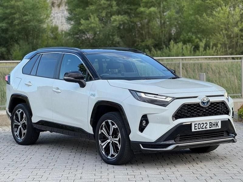 White/black Used 2022 Toyota RAV4 Hybrid Premium SUV | £27,990 (Fair price) - Image 1/4