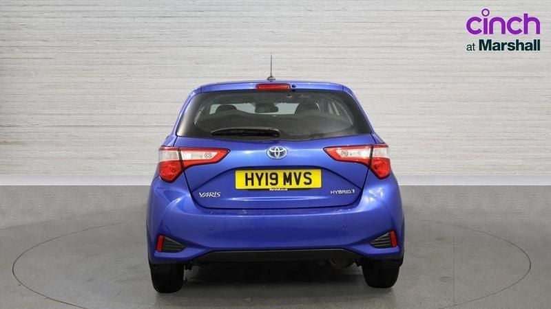 Used Toyota Yaris Hybrid 100 HP (73 kW) 2019 Blue