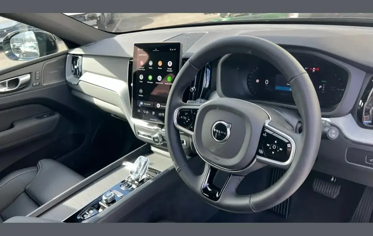 New Volvo XC60 Plus 350 HP (257 kW) 2025 Black SUV
