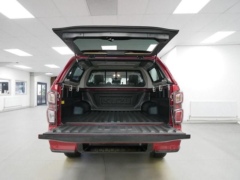 Used Isuzu D-Max 162 HP (119 kW) 2024 Red Pickup