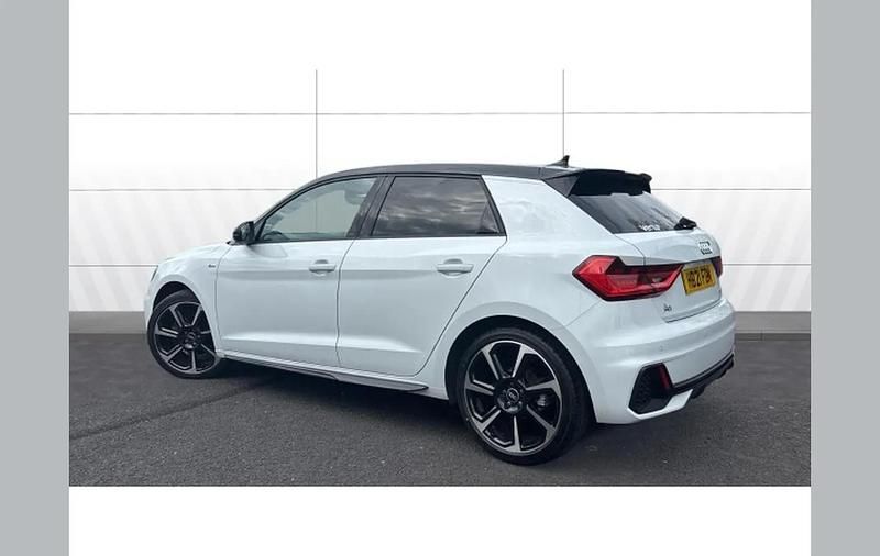 Begagnad Audi A1 Black Edition 150 HK (110 kW) 2021 Vit SUV