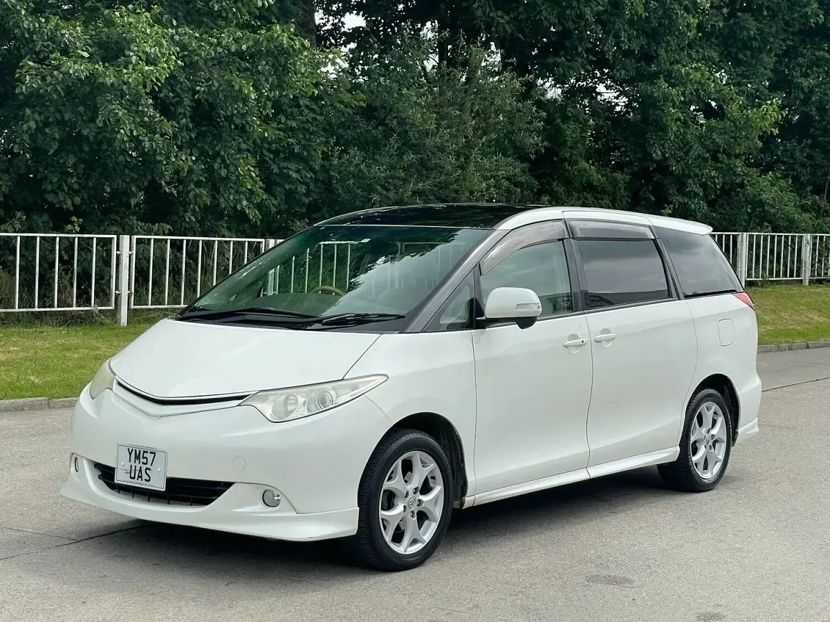Used Toyota Estima 170 HP (125 kW) 2019 White MPV