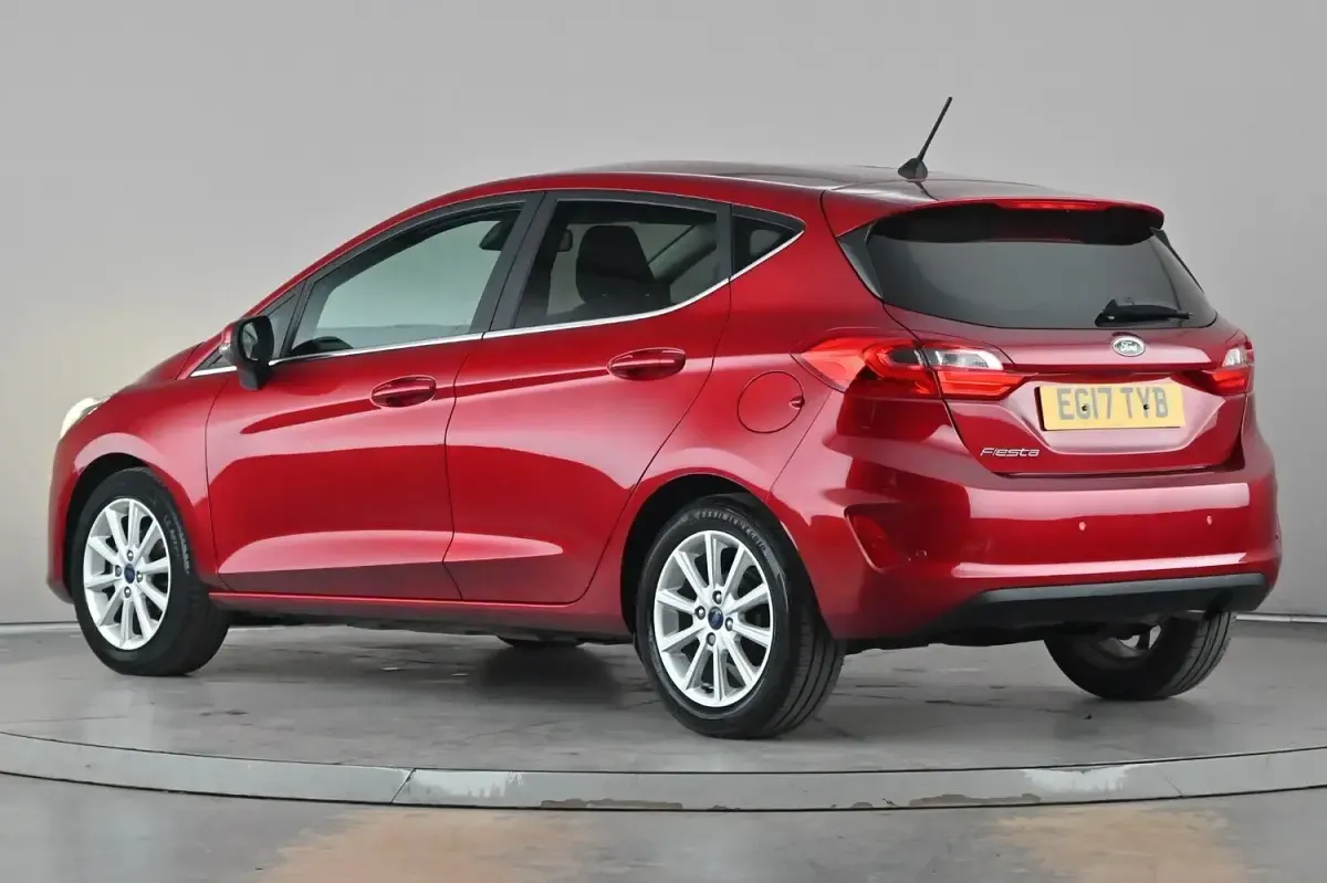 Used Ford Fiesta Titanium 100 HP (73 kW) 2017 Red Hatchback