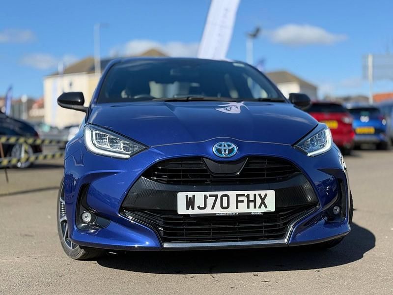 Used Toyota Yaris Hybrid 114 HP (83 kW) 2020 Blue Hatchback