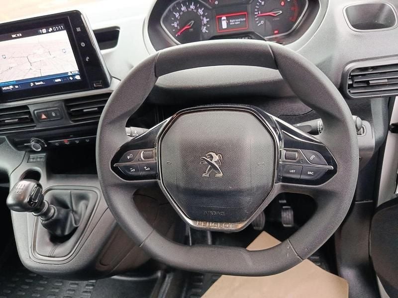Used Peugeot Partner Premium 100 HP (73 kW) 2022 White MPV