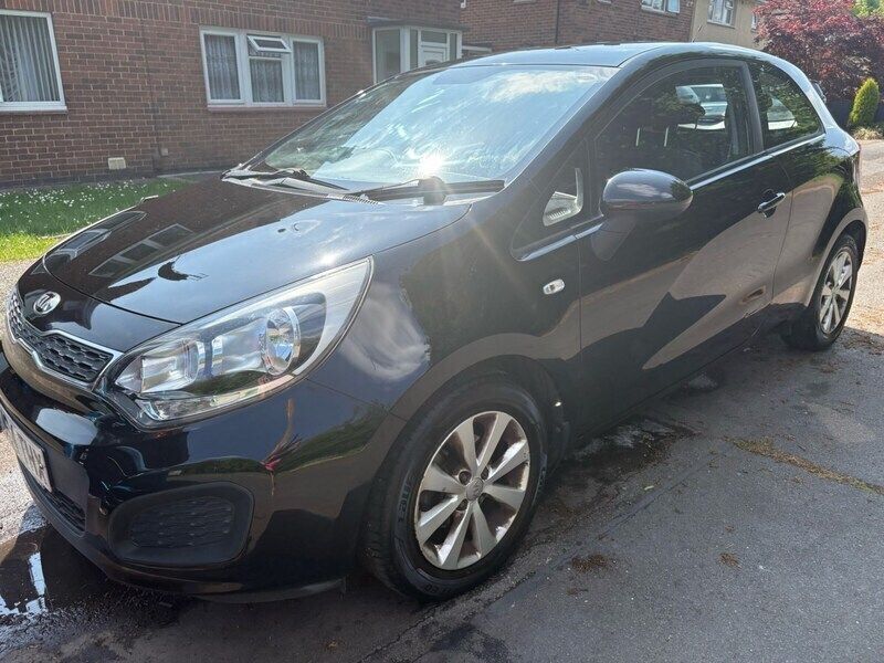 Black Used 2014 Kia Rio 2 Hatchback | £2,495 (Fair price) - Image 1/4