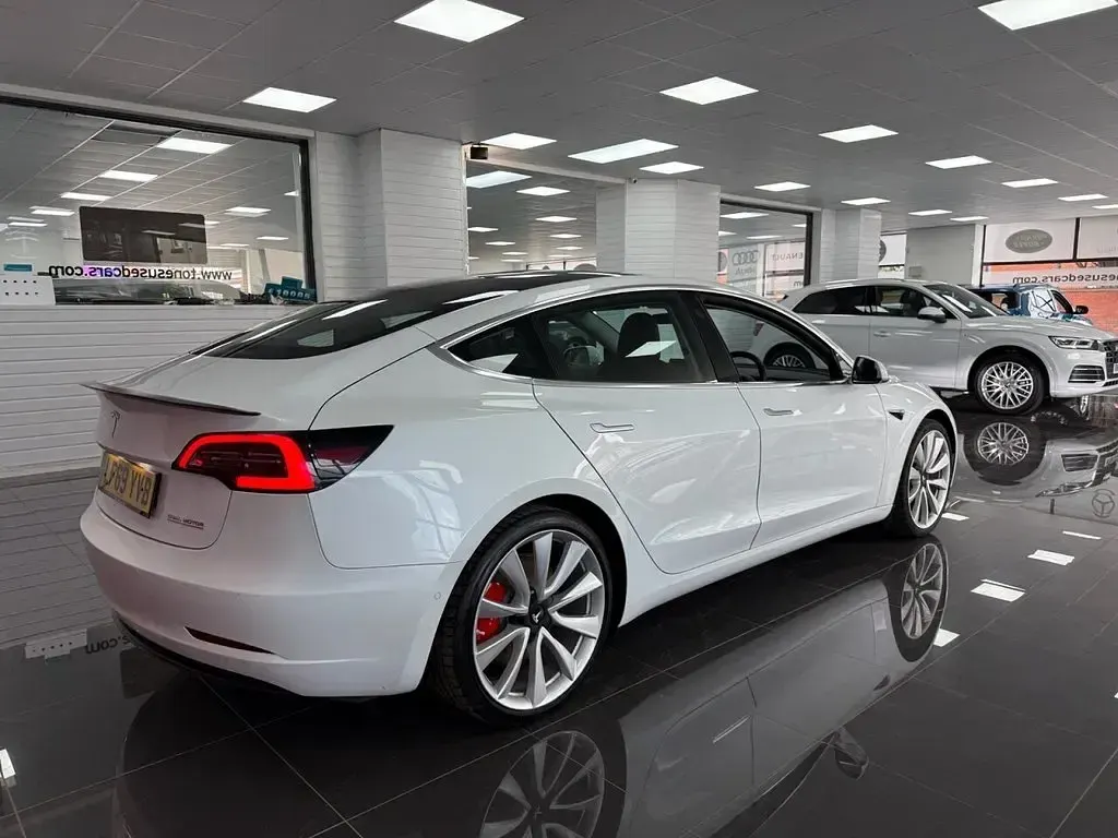 Used Tesla Model 3 Performance 82 kW (112 HP) 2019 White Sedan