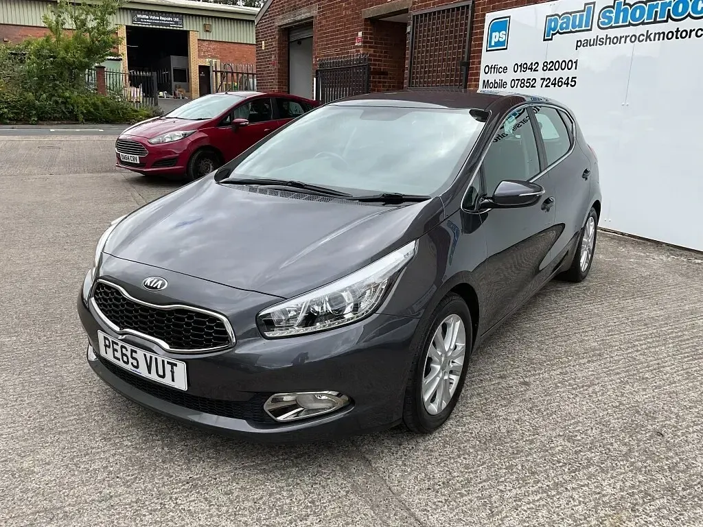 Used Kia Ceed 2015 Silver Hatchback