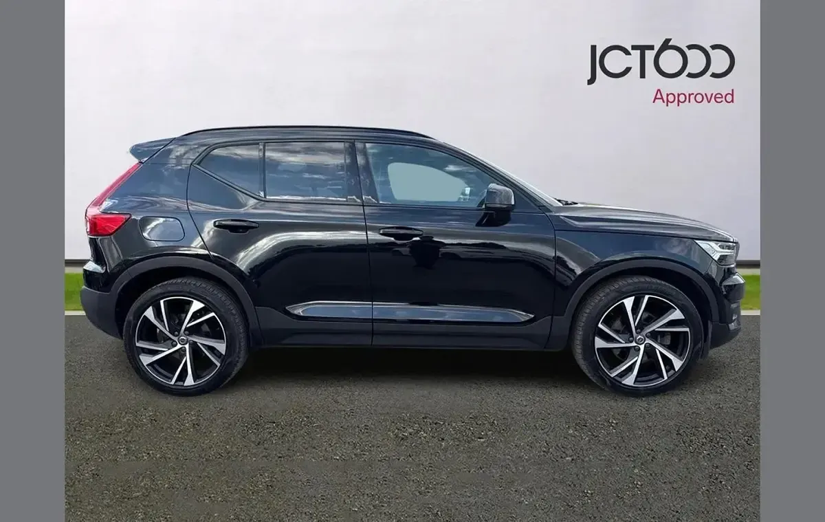 Begagnad Volvo XC40 R-Design Pro 194 HK (142 kW) 2021 Svart SUV