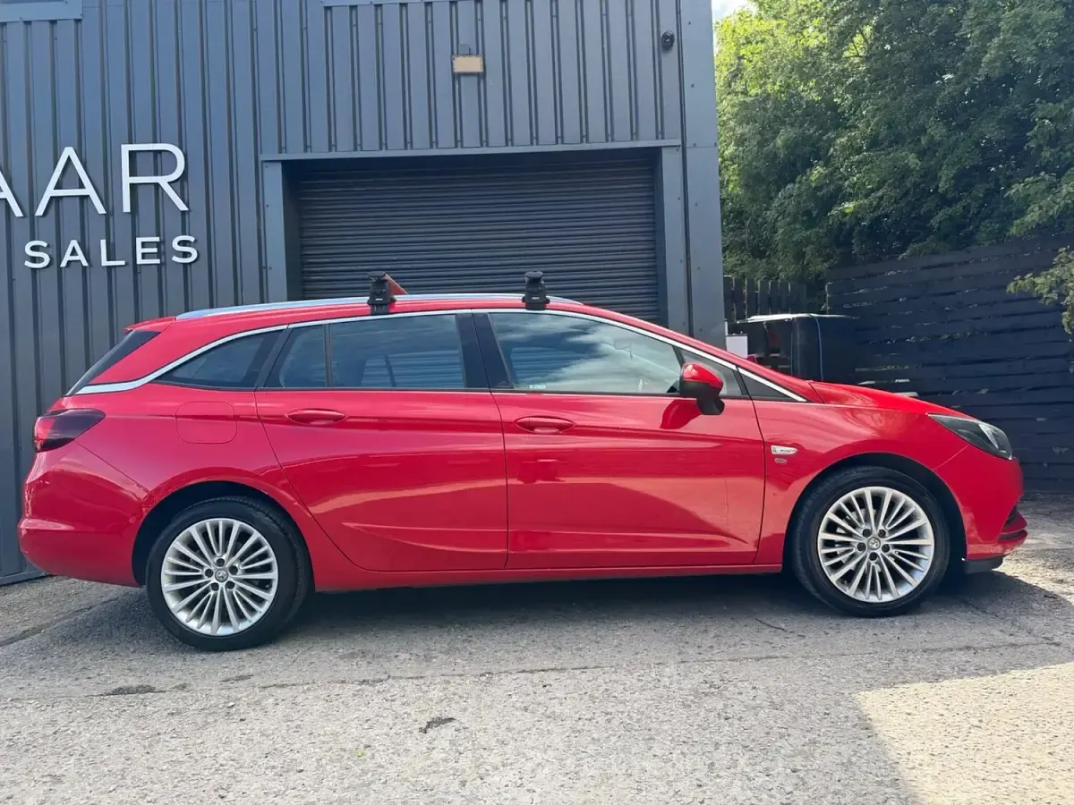 Used Vauxhall Astra Elite 150 HP (110 kW) 2017 Red Estate
